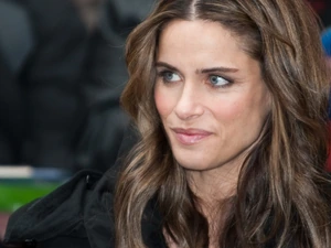 Amanda Peet Says Her First Breast Cancer Sign Was Not A Lump