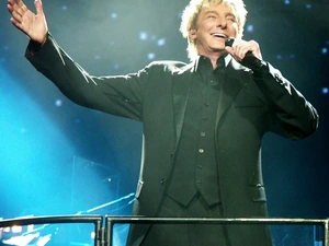 Barry Manilow Postpones Tour Amid Cancer Recovery