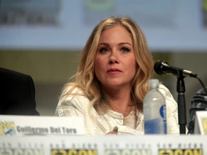 Christina Applegate Returns After Months in Hospital
