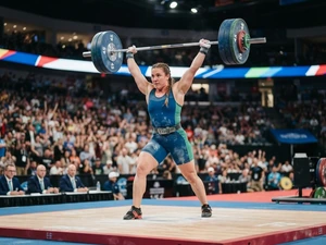 Emily Campbell Sets Record With 359-Pound Lift And Wins By 55 Pounds