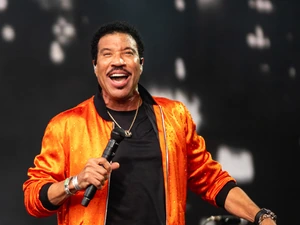 Lionel Richie Has Heart Procedure, Cancels Shows