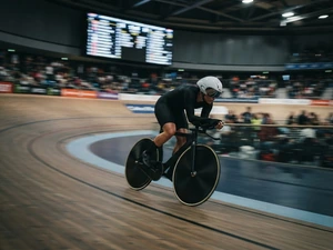 Oliver Bleddyn Breaks Games Record In 4,000-Meter Pursuit