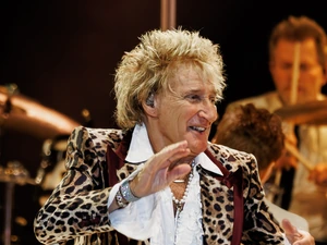Rod Stewart Cancels the Rest of His Tour After a Heart